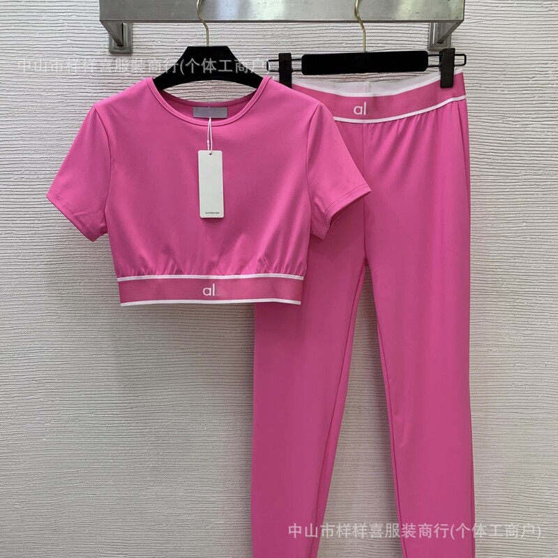 In-stock European and American yoga set, simple sports running fitness sweat-absorbing slimming yoga outfit, short-sleeve long-pants two-piece set