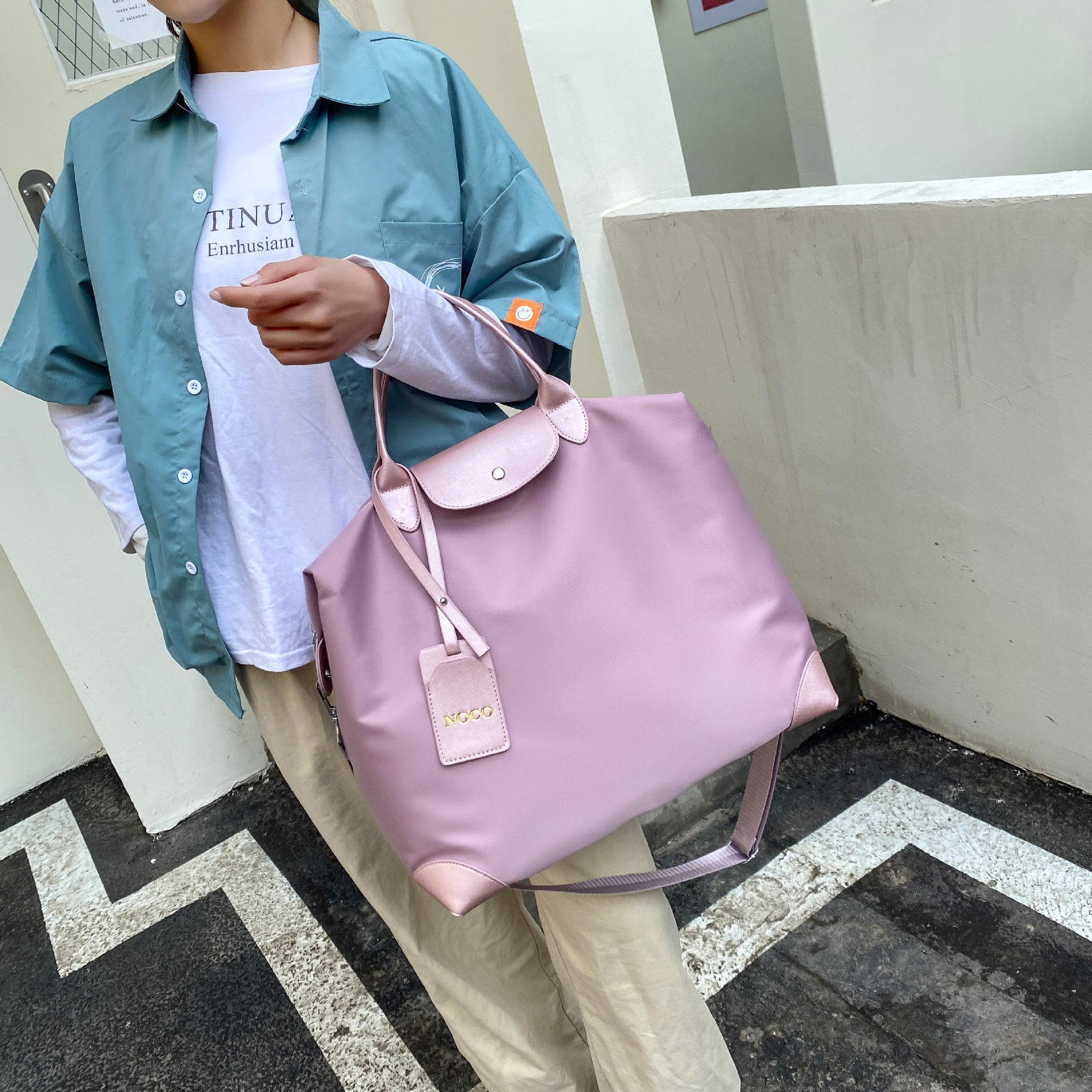Capacious travel bag