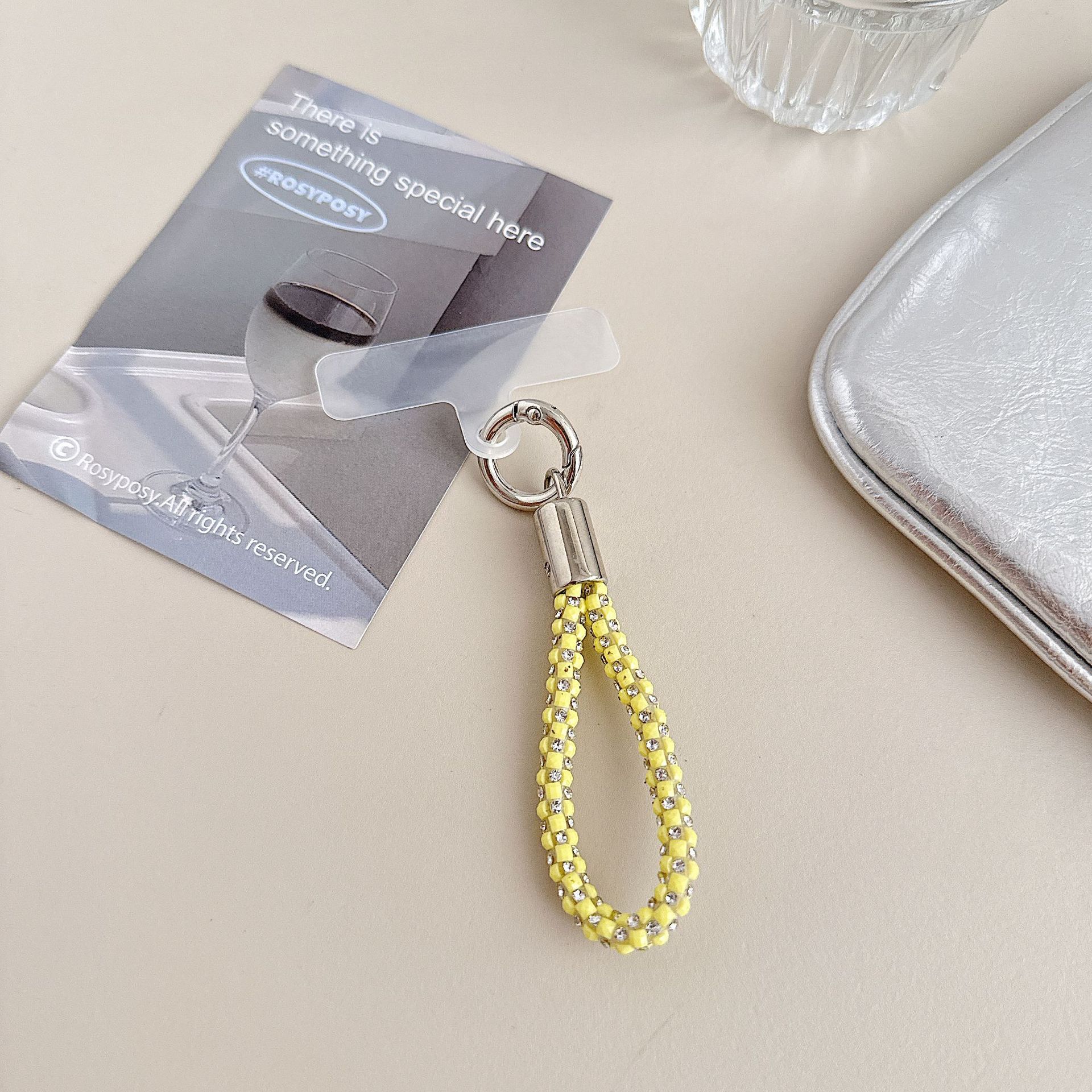 Cadena colgante de teléfono móvil de alta gama hecha a mano de boutique, sensación femenina de alta gama, lujo ligero, cadena colgante de diamante completo, cadena colgante de teléfono móvil de moda, sección larga y corta