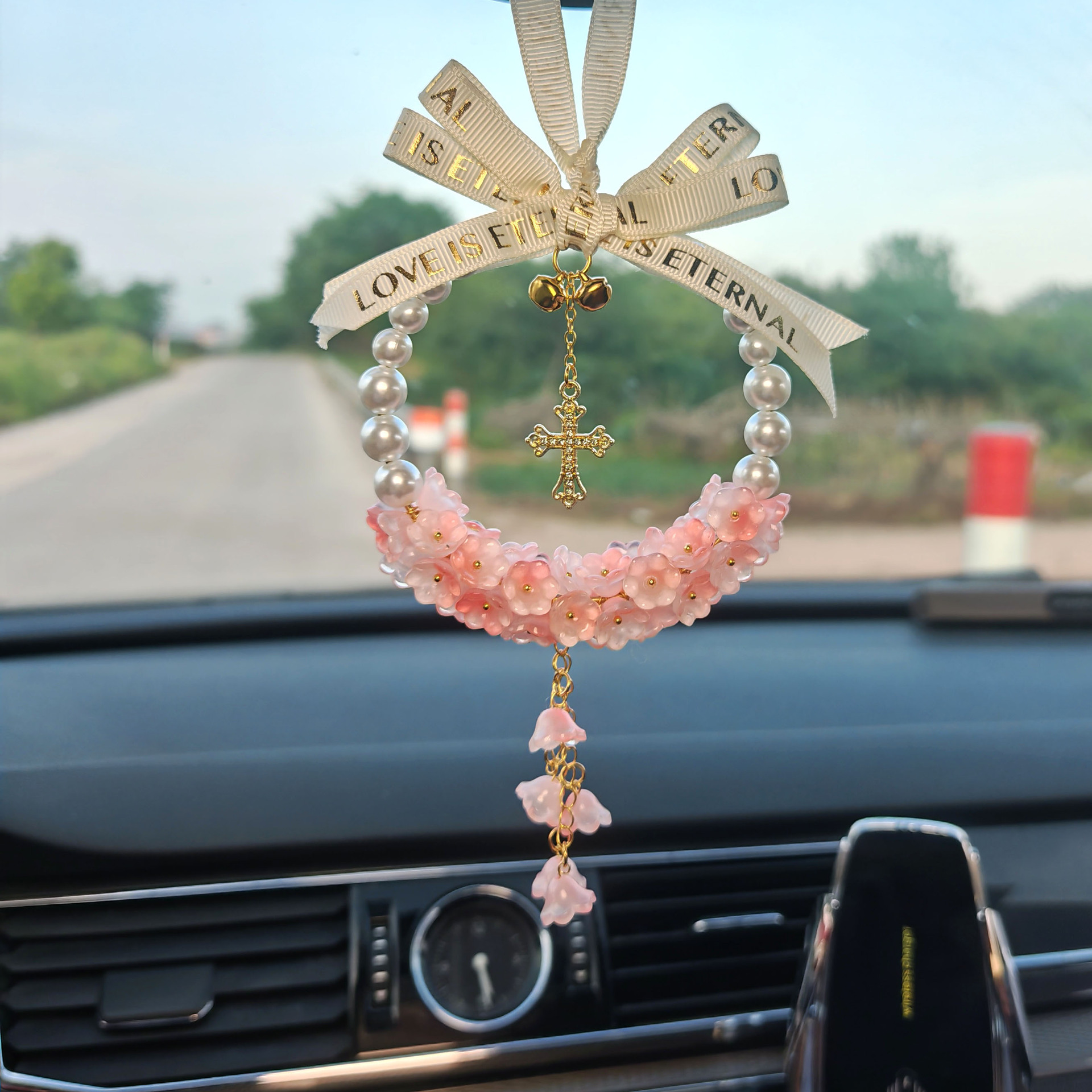 High-End Crystal Car Hanging Ornament for Rearview Mirror, Women's Style Cross with Pearl Flowers, Popular Online Model