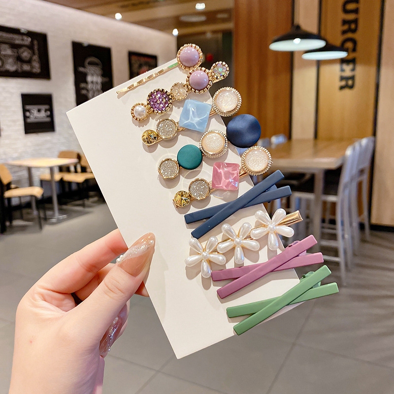 Clip de flequillo lateral rojo de la red femenina 2025 nueva horquilla simple clip de una línea horquilla clip de cabello roto tocado clip de pico de pato