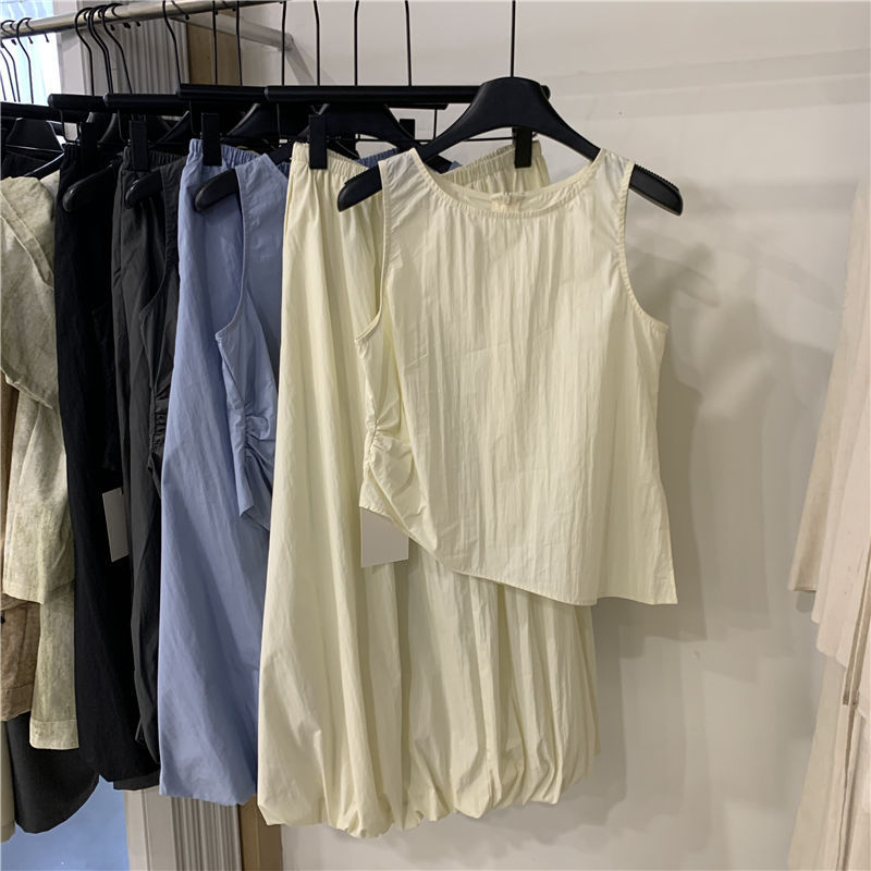 Korean Style Summer Thirteen Lines Solid Color Design Vest Top + Elastic Waist Casual Fluffy Skirt Suit for Women