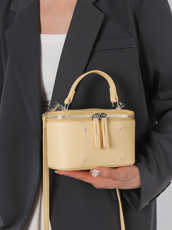 Bolso de caja de estilo occidental de color puro para mujer 2025 nuevo bolso cuadrado pequeño de moda de moda bolso de lonchera de mensajero de un solo hombro de sentido de alta gama