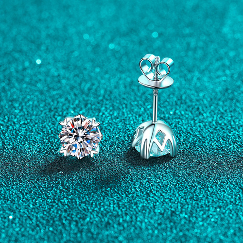 925 sterling silver earrings plated with pt950 gold as a gift to your girlfriend, exquisite and compact screw type moissanite earrings manufacturer