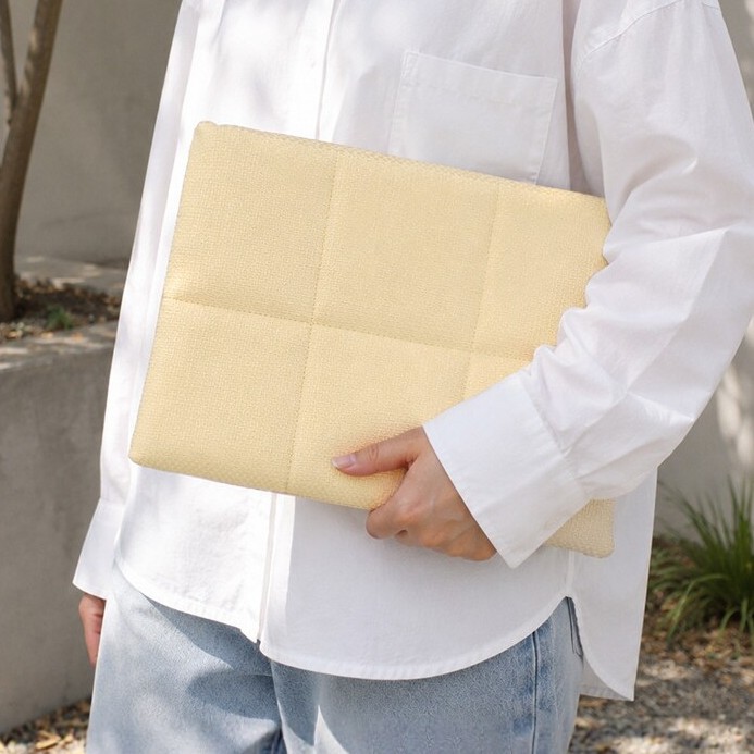 Beige Checkered Laptop Sleeve 13inch Shockproof Lightweight Tablet Protective Case Unisex Simple Design