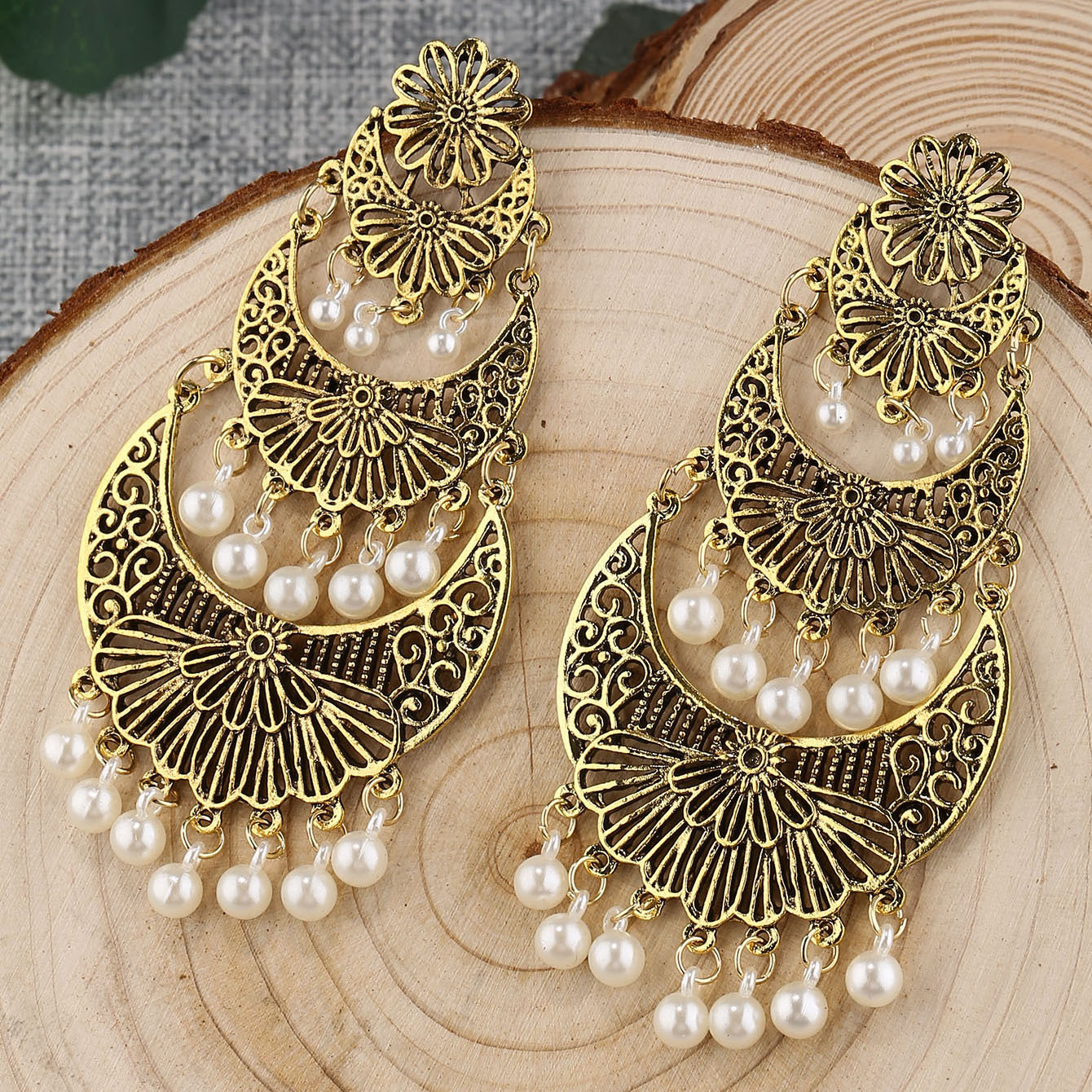 Wholesale Jewelry 1 Pair Ethnic Style Pearl Flower Alloy Chandelier Earrings display picture 6