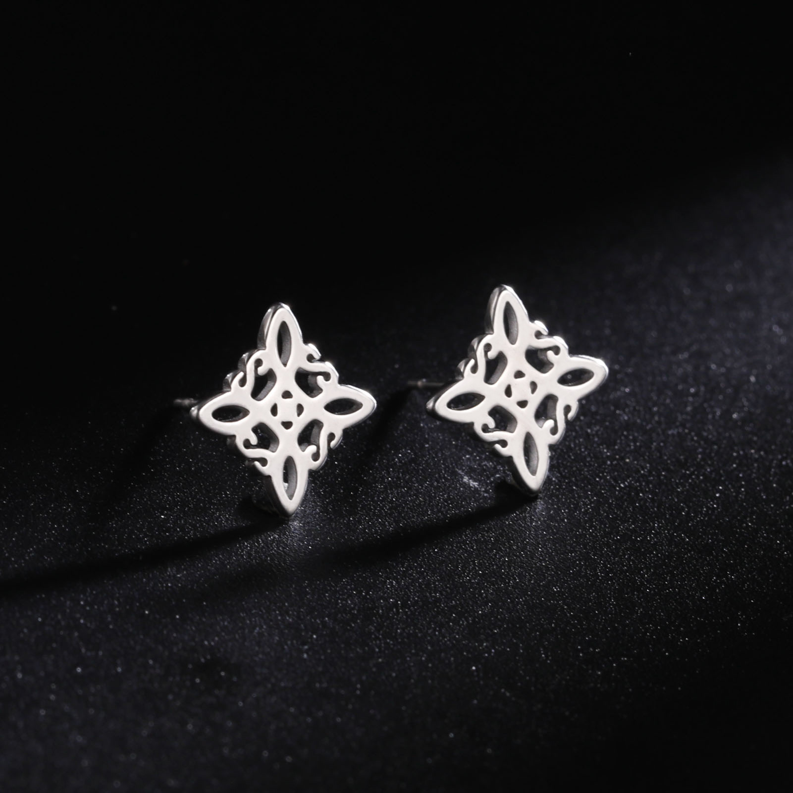 1 Pair Vintage Style Witch Knot Solid Color Plating Stainless Steel Ear Studs display picture 2