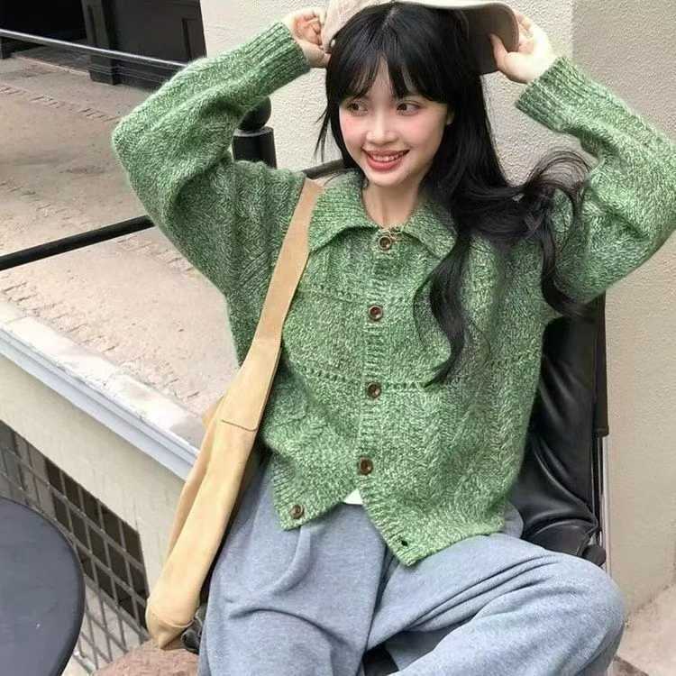 巨好看设计感韩里韩气翻领减龄绿色毛衣上衣女款2025新款秋装外套|undefined