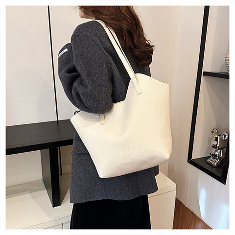 638g Weight Polyester Lining Material Magnetic Buckle Closure Type Double Shoulder Straps Strap Type Tote Bag Bags Type Casual, Daily, Shopping Occasion Pu Leather Material Solid Color Pattern All Seasons Season Women's Gender Classic Style Style Dumpling Shape Shape Women's Pu Leather Solid Color Classic Style Dumpling Shape Magnetic Buckle Tote Bag 8