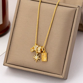 项链;耳环;手链