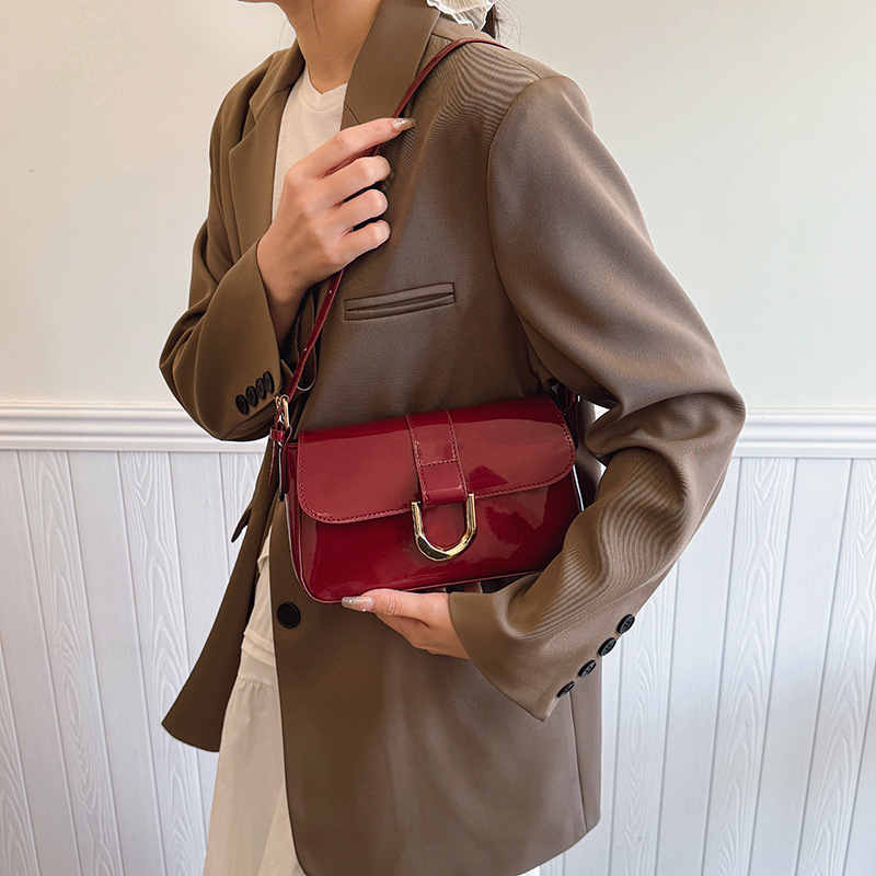 Bolso de alta gama, bolso de axila portátil de moda retro para mujer, bolso de mensajero de un solo hombro, bolso femenino de diseño de nicho de nuevo estilo 2025