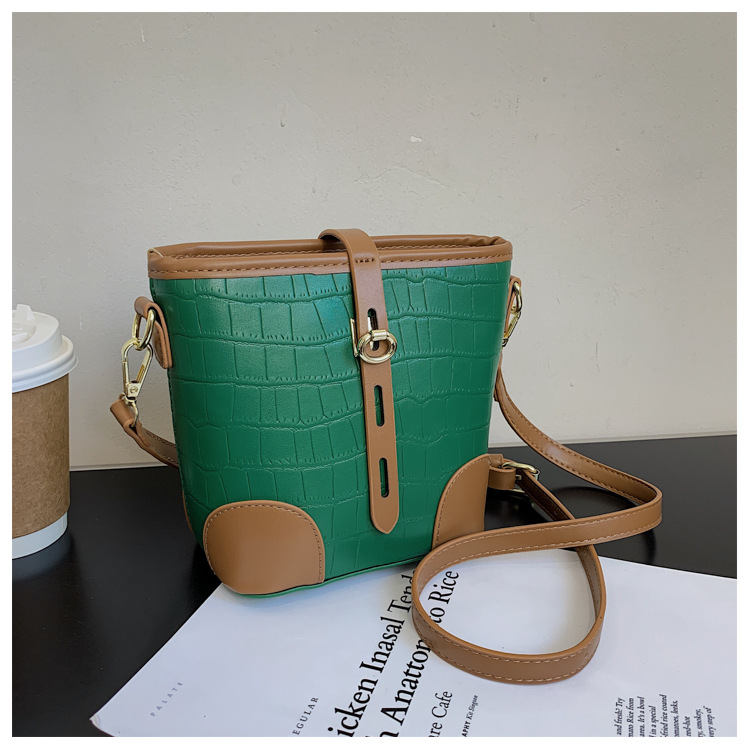 Nihaojewelry Fashion Texture Crocodile Pattern One-shoulder Messenger Bucket Bag Wholesale display picture 69