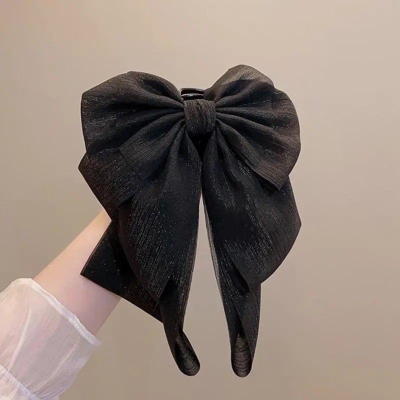 黒い蝶結びのクリップは高級感があります。|undefined
