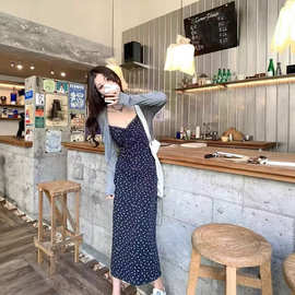 2025新款一整套连衣裙夏季气质温柔法式碎花吊带两件套修身中长裙