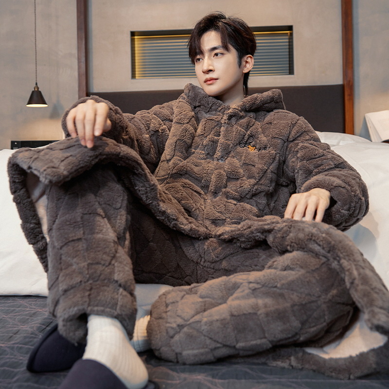 Pijamas de hombre Otoño e Invierno lana de coral engrosada forro polar cálido camisón acolchado de tres capas traje de franela para el hogar