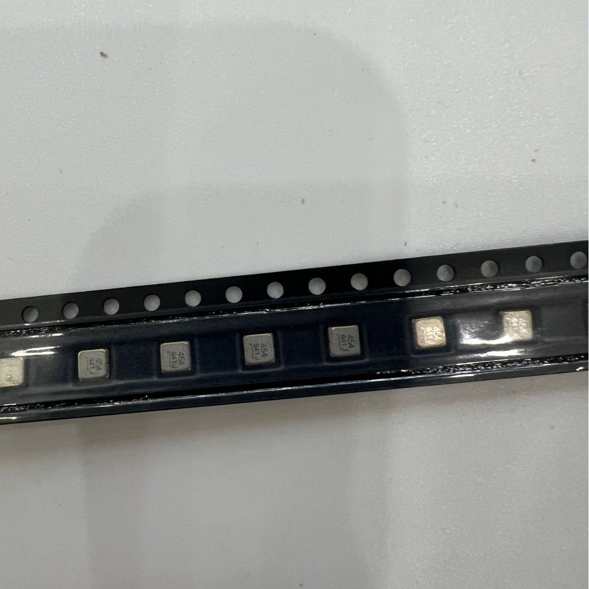 TA1842FGF  丝印454    641J   体积 3*3