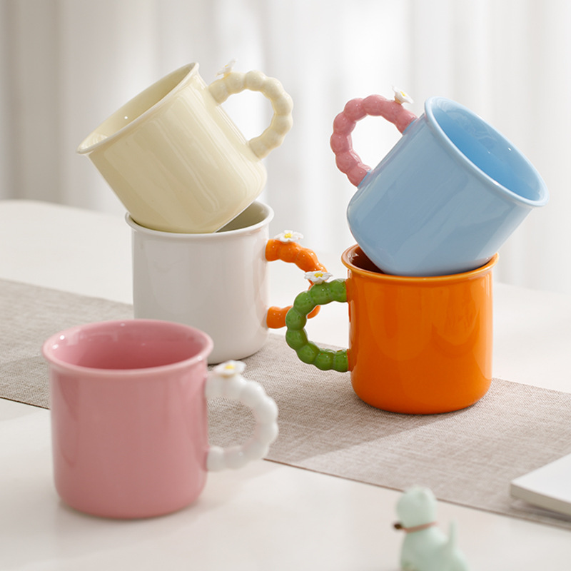 Pequeña taza de flores frescas, simple y elegante taza de oficina de estilo ins, taza de cerámica exquisita de dopamina de alto valor