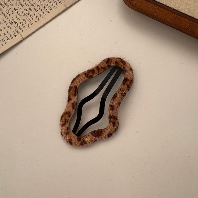 Cloud light leopard print bb clip