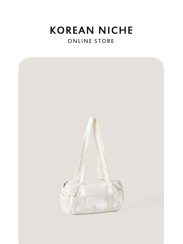 Corea del Sur nicho 2024 otoño e invierno nuevo estilo ligero y moderno bolso cilíndrico de un solo hombro todo fósforo simple bolso de axila mujer