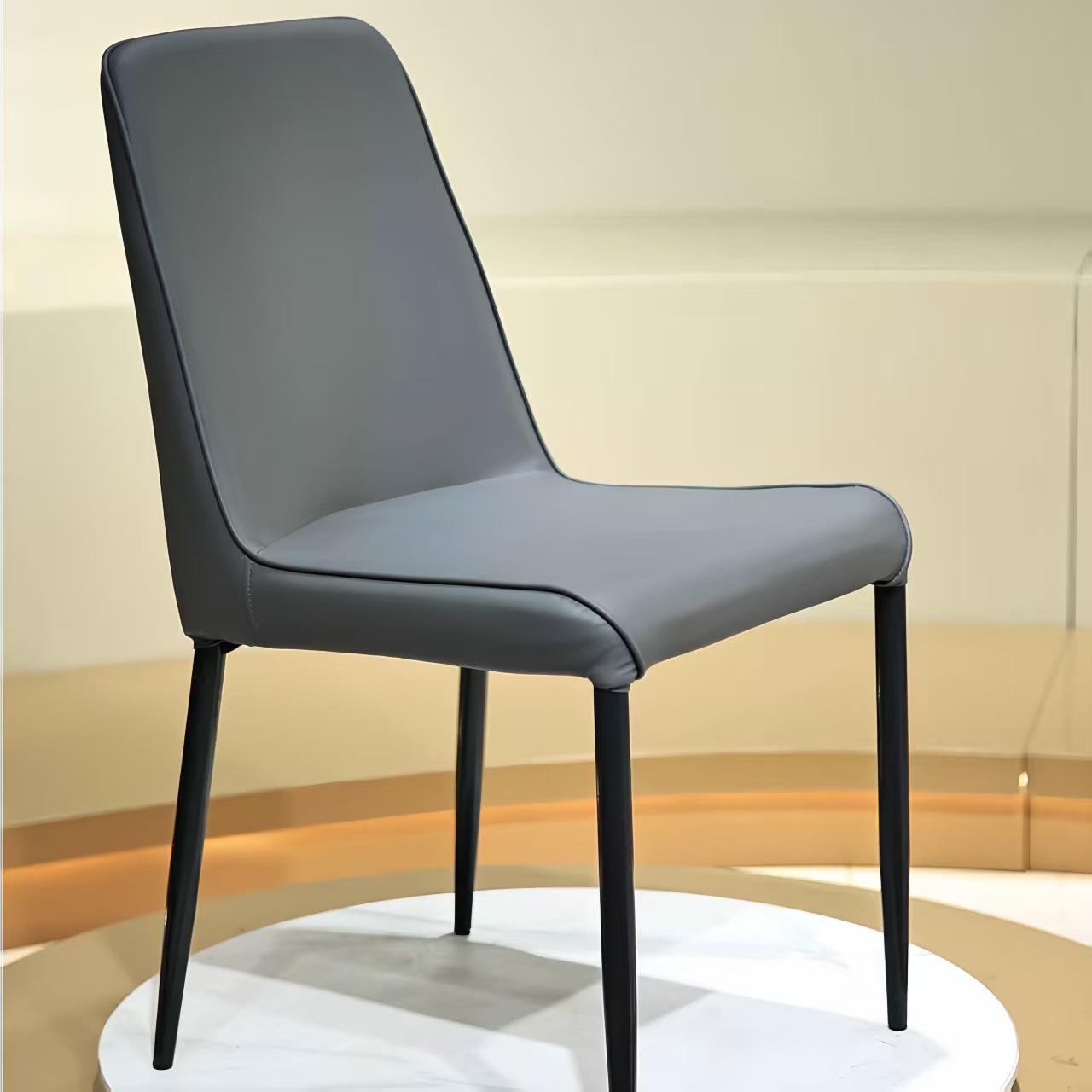 餐椅家用新款现代简约靠背酒店别墅高端休闲椅高级感皮革连体酒店