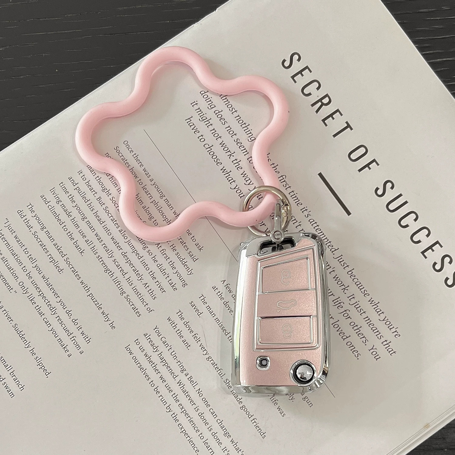 Volkswagen Key Cover for Sagitar, Bora, Tayron 300, Tharu 330, Lavida, New Golf 7, T-Roc, Car Key Case for Women