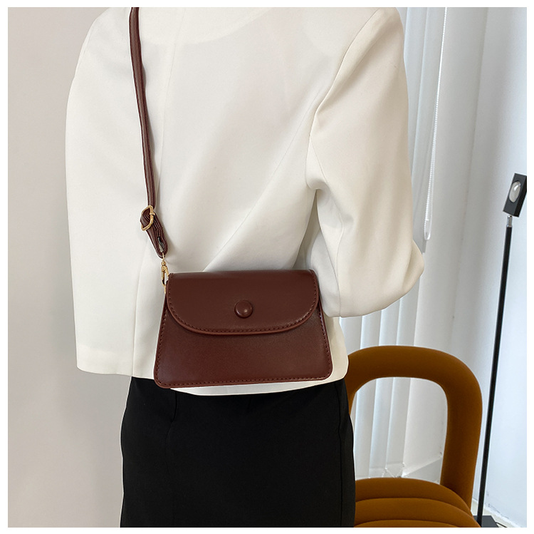 Korean New Fashionable Messenger One-shoulder Small Square Bag Wholesale Nihaojewelry display picture 11