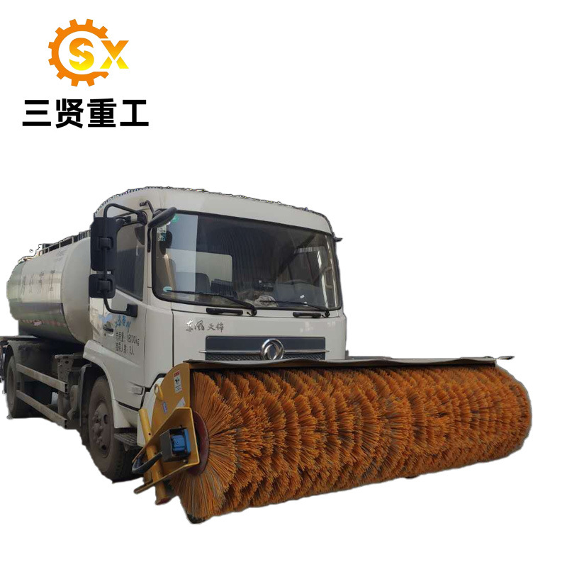 汽车扫雪机翻斗车加装滚刷扫雪机动力强劲除雪效率高三贤重工