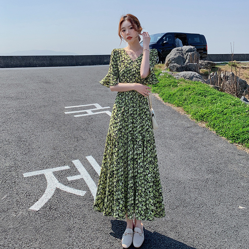 High-End Floral Chiffon Dress for Women, 2026 New Summer Korean Style, Waist-Cinching, Slimming, Long Skirt with a Large Hem, Trendy High-End Floral Chiffon Dress for Women, 2026 New Summer Korean Style, Waist-Cinching, Slimming, Long Skirt with a Large Hem, Trendy