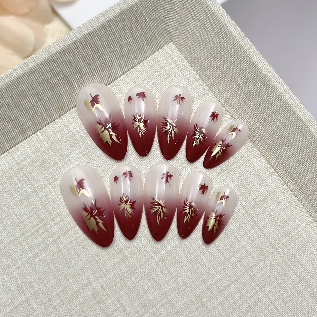 Uña de alto nivel Uña falsa de hoja de arce roja Otoño Invierno Uña falsa Uña de almendra Uña larga desmontable