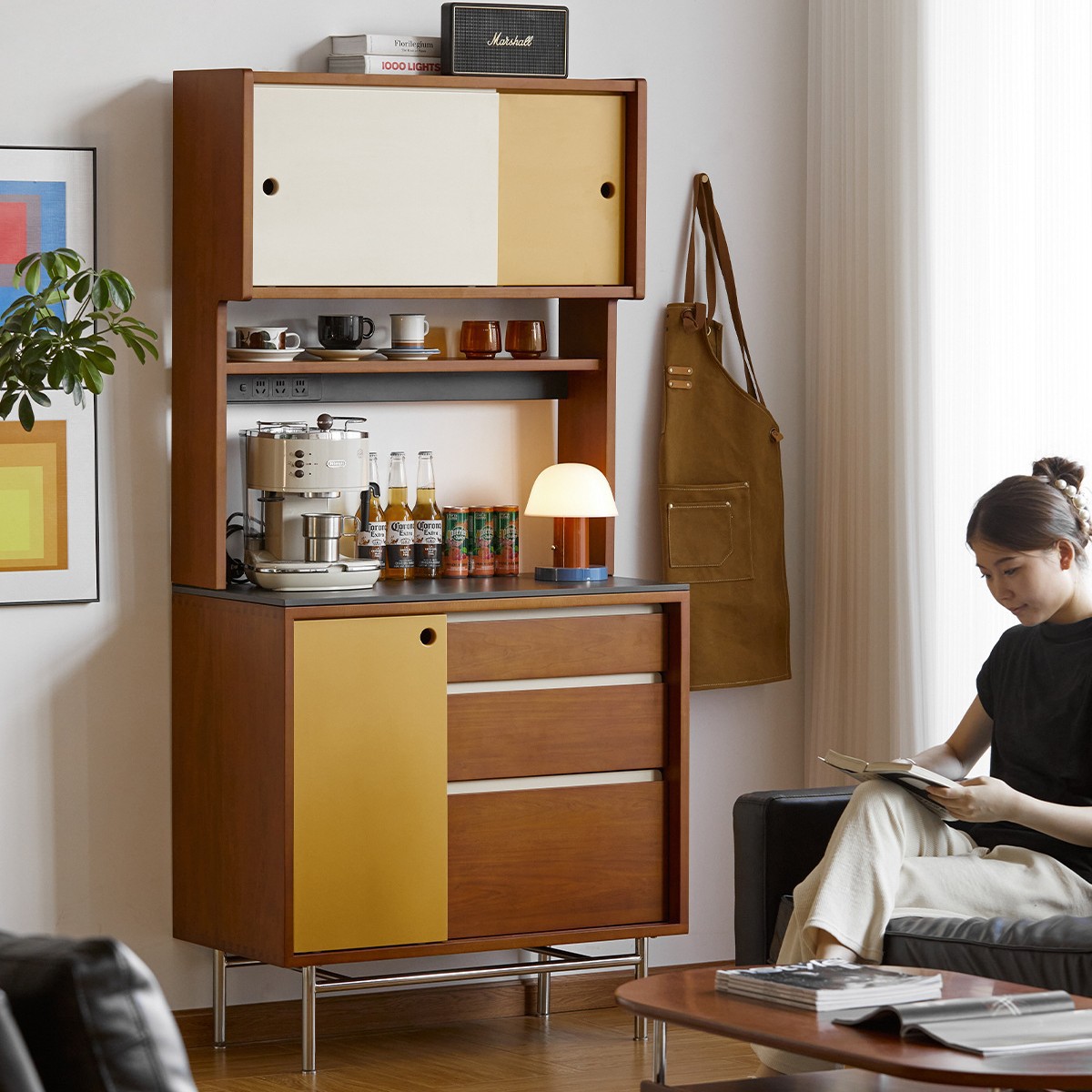 Aparador de madera maciza retro contra la pared, armario de almacenamiento integrado, apartamento pequeño estrecho, armario de té simple, mesa de colocación de máquina de café