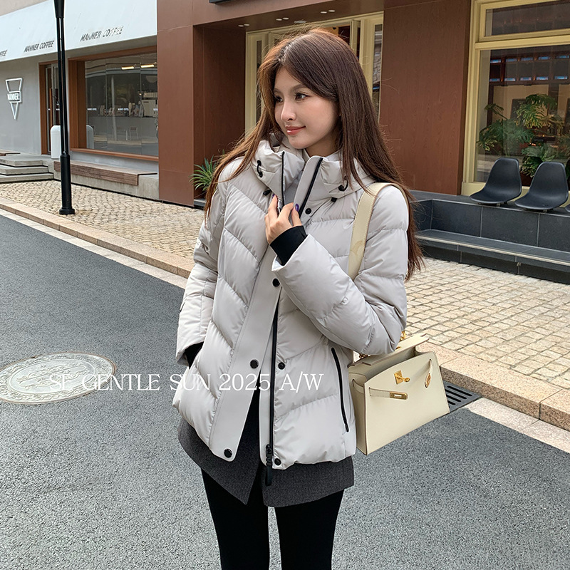 [Special Offer, No Returns or Exchanges] Xiu Xixi 2025 Winter New Short Coat Goose down Jacket Women's Top 5002