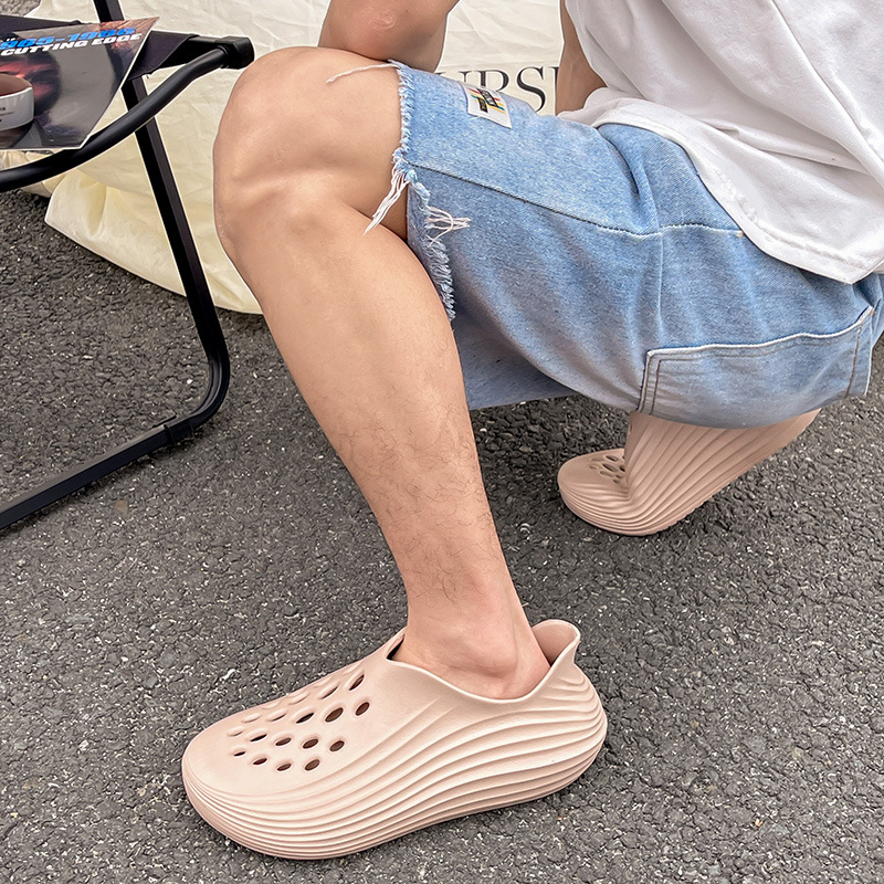 Zapatos con agujeros para parejas transfronterizas, ropa exterior para hombres, zapatillas de tacón de bolsa de altura de suela gruesa para interiores, sandalias de playa de suela blanda de moda de verano