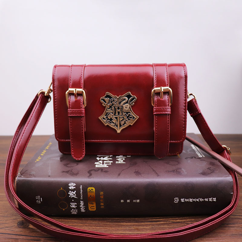 Harry Potter Hogwarts Classic College Style Small Bag Retro British Badge Shoulder Bag Commuter Messenger Bag for Women Harry Potter Hogwarts Classic College Style Small Bag Retro British Badge Shoulder Bag Commuter Messenger Bag for Women