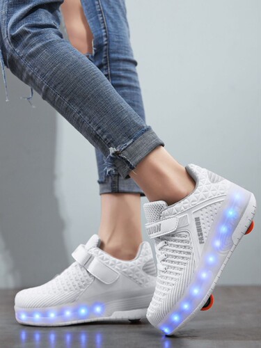 Cross-border children's detachable dual-wheel LED charging run shoes, boys' casual shoes, student with wheels, glowing plate shoes