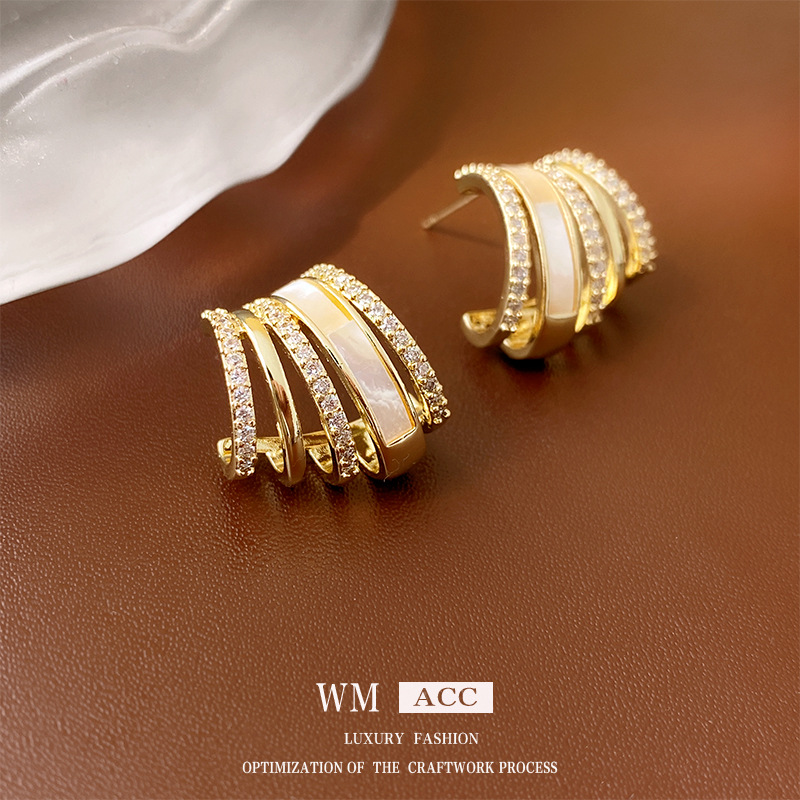 Aguja de plata galvanizada de oro real aretes de zircón en forma de C estilo versátil simple pernos de orejas de lujo ligero de alto nivel adornamiento de temperamento
