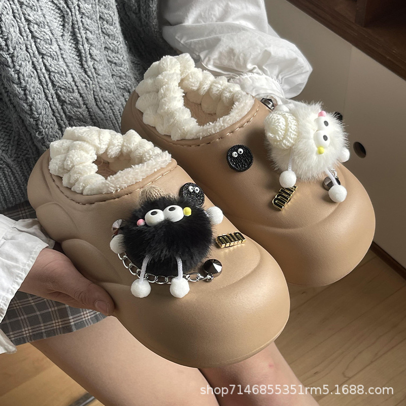 冬の綿のモップと女性の黒い石炭のボールのカバーの少女は家のベルベットを着て保温滑り止め防水綿のモップを厚くする|undefined