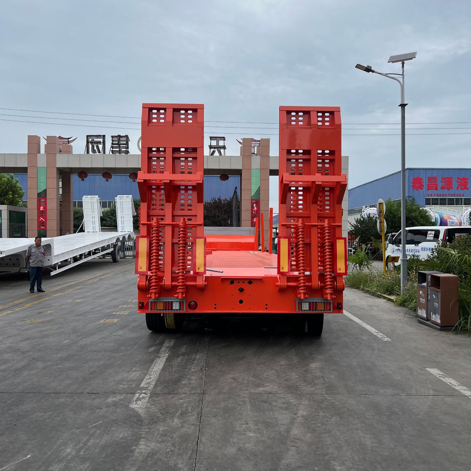 Source Factory Sells Heavy-Duty European-Style 9-Axis Steering Pull-Out Low-Bed Semi-Trailer Trailer Engineering Machinery