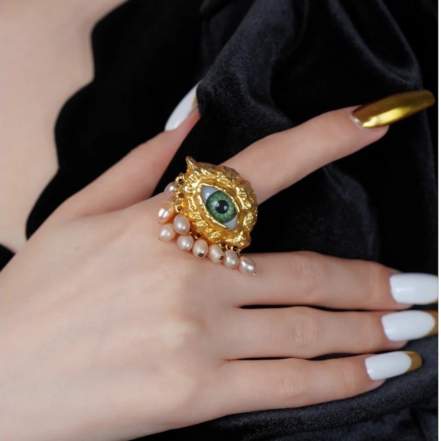 Funkelnder Ring für Damen, mit romantischem Flair gefertigt. Elegant und komfortabel, entworfen, um Ihren Charme zu unterstreichen. Ein dezentes und dennoch atemberaubendes Schmuckstück für Verabredungen._voghion.com