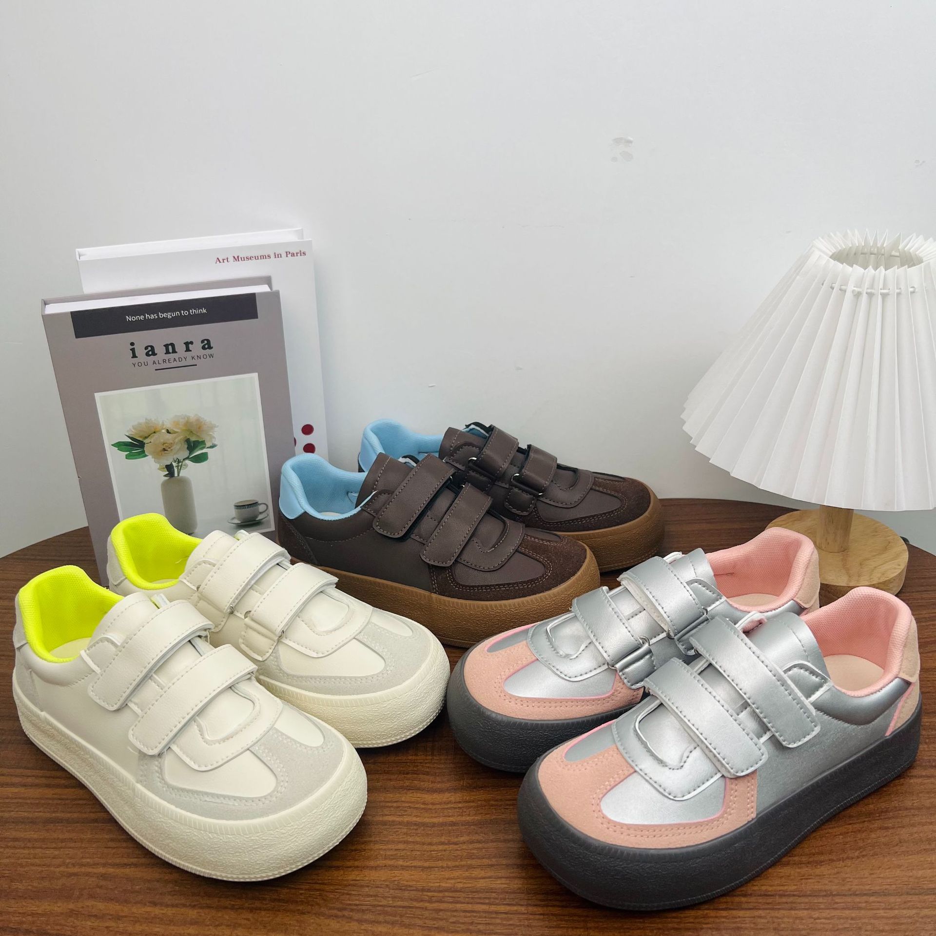 Yuanbo otoño nuevo estudiante estilo coreano versátil zapatos de mujer Maillard zapatos de lona de moda perezosos zapatos de velcro