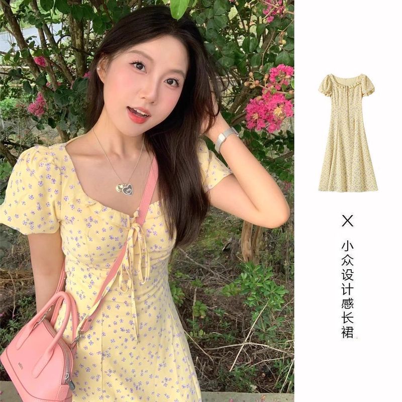 法式浪漫氛围感黄色碎花方领连衣裙女夏季设计感系带收腰显瘦长裙|undefined