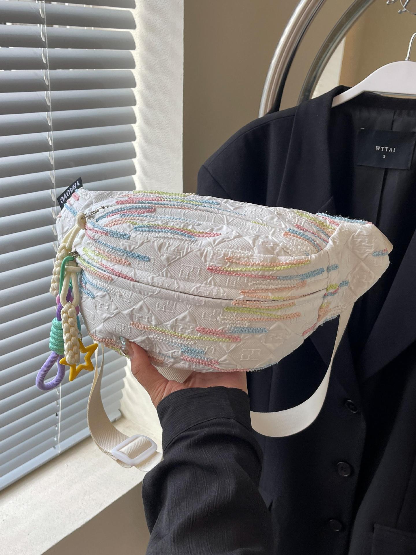 Versión coreana del bolso de mensajero de moda casual ins para mujer 2025 nuevo bolso de bolsillo de todo fósforo de viaje al aire libre bolso de pecho para mujer