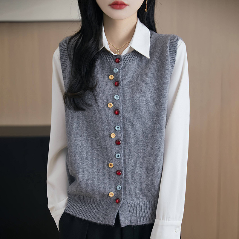 批发秋冬新款高级感彩扣针织马甲女无袖叠穿上衣百搭圆领洋气毛衣|undefined