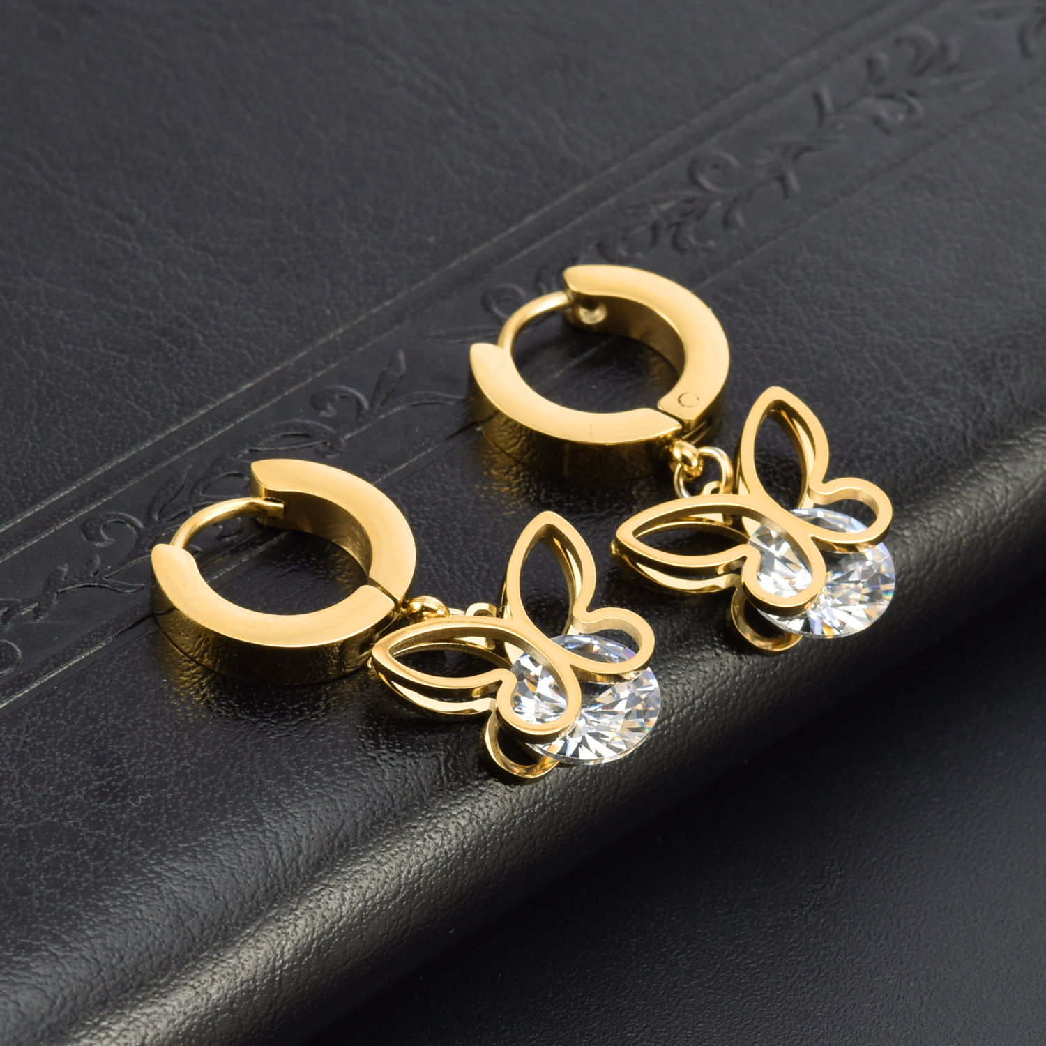 9g Weight 0.03µm-0.05µm Gold Plating Thickness PVD Coated Gold Plating Process PVD Coated Real Gold Plated 18K Gold Butterfly Stainless Steel INS Style Waterproof Non Tarnish Drop Earrings