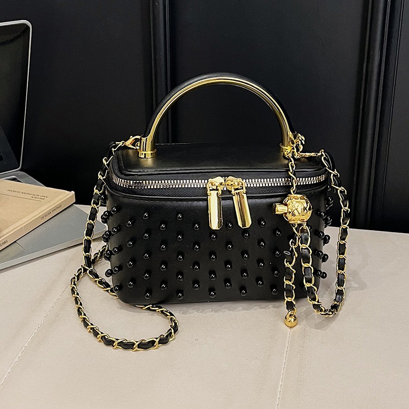 Personalidad transfronteriza bolsas de caja de remaches pequeñas cadenas de viento de fragancia bolsas de mano nichos de moda diaria bolsas de hombro image 11