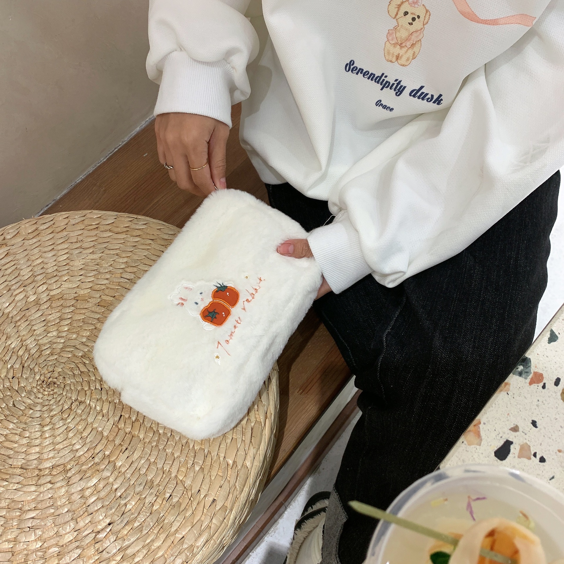 21154 Autumn and Winter plush makeup bag, flower rabbit, cute cartoon embroidered portable bag for women, soft little bag undefined