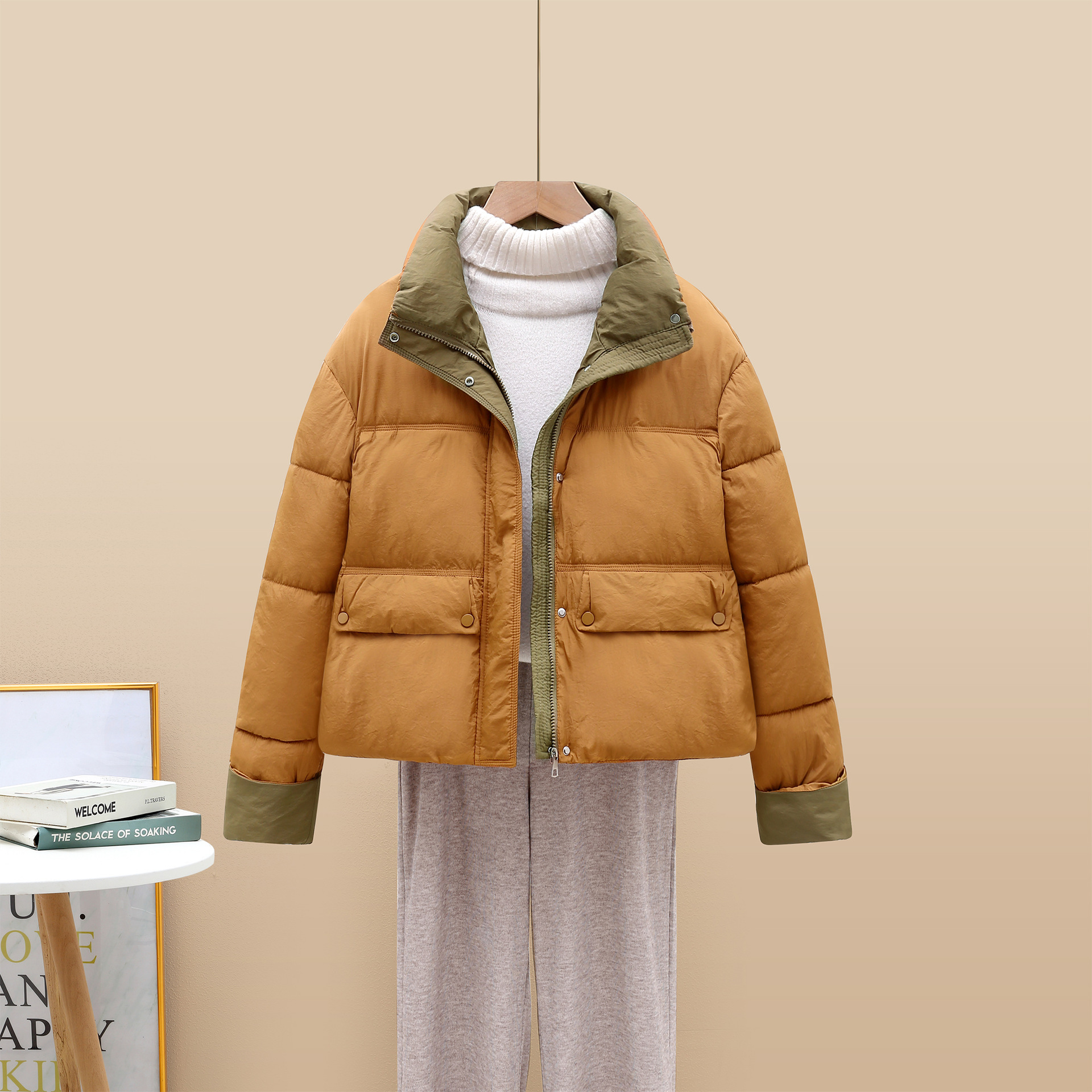2025 otoño y invierno de mujer corto chaqueta de pan pequeño estilo coreano engrosado abrigo de cuello suelto de color combinado