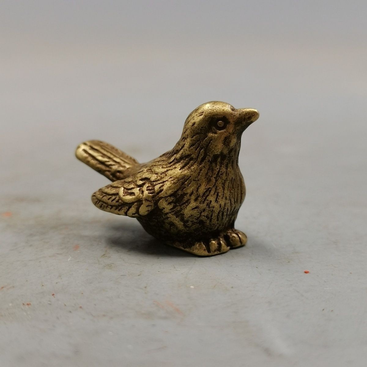 Pequeño gorrión de bolsillo decoración de té mascota antiguos pequeños platos de bronce sólidos pequeños pájaros de bronce micro esculpidos decoración de mesa de té