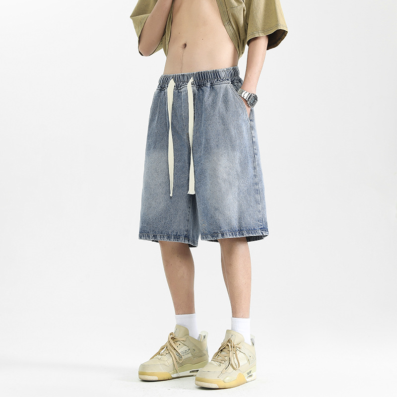 Pantalones cortos de mezclilla para hombres, marca de moda de la calle alta de verano 2025 nueva tendencia casual, pantalones de cinco puntos, pantalones anchos sueltos, barro amarillo