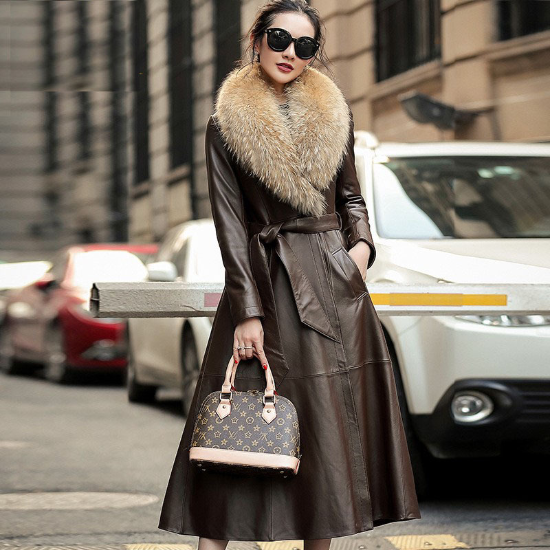 时髦真皮羽绒服女长款修身2025冬新款海宁绵羊皮貉子毛领外套风衣