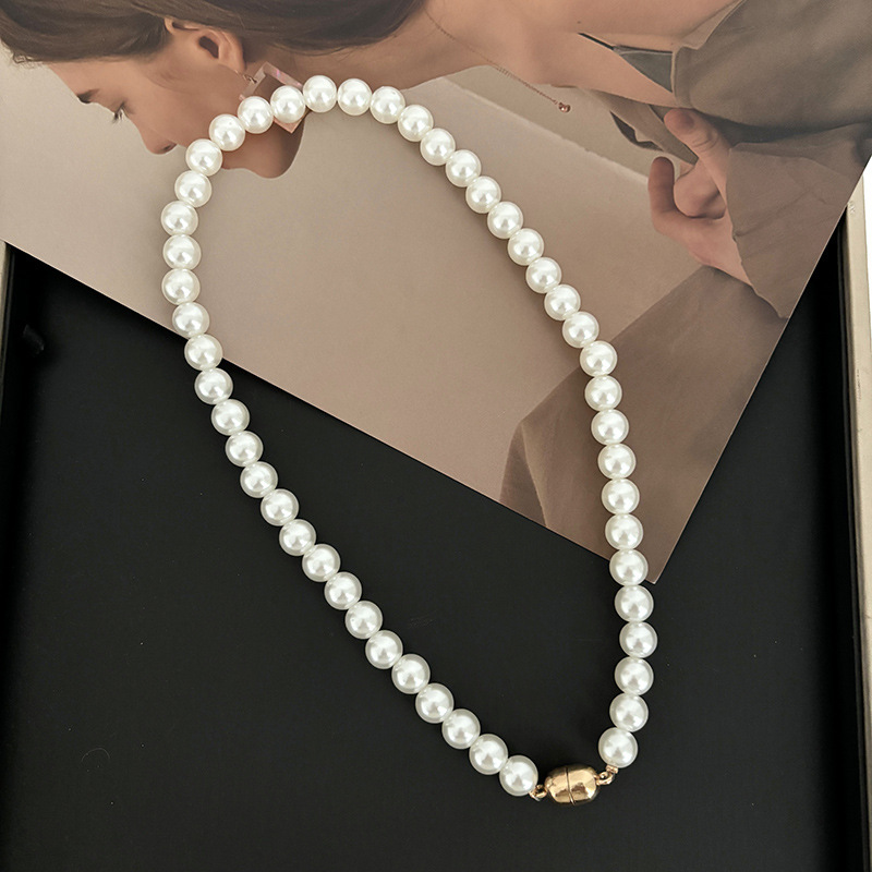 Collar de perlas de hebilla de atracción primavera y otoño verano decoración de cuello pequeña bufandas de mujer camisa de pañuelo de seda girada al por mayor